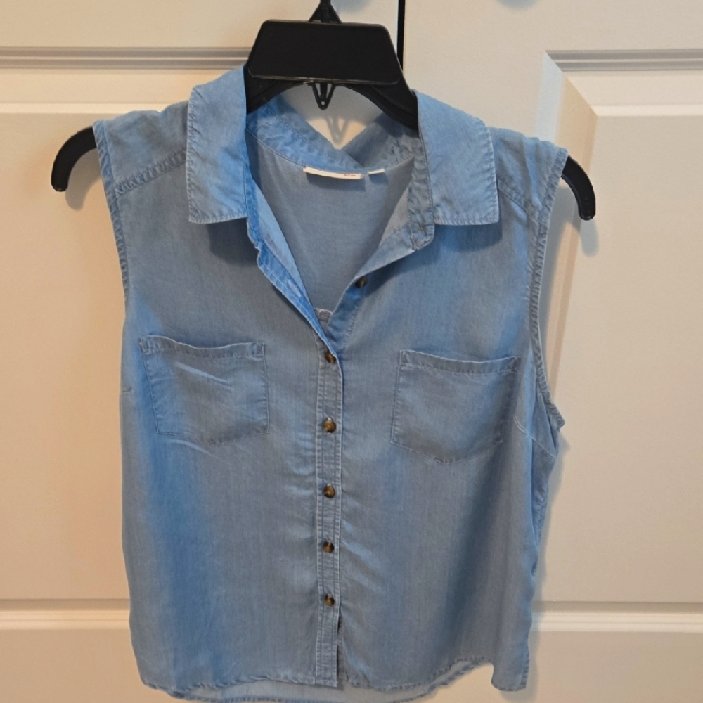 SO Light Blue Sleeveless Button Down Shirt